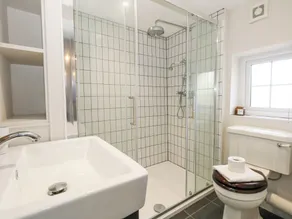 Fisherman's Cottage, King Street - Bathroom