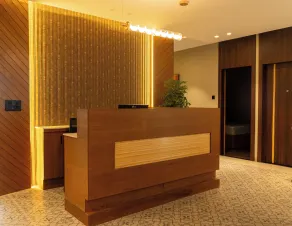 Pravasa Stay Near Luv Kush Square - Rezeption