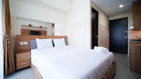 Strategic and Homey Studio at Tamasari Papilio Apartment By Travelio - Zimmer