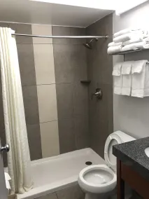 Quality Inn & Suites Watertown Fort Drum - Salle de bain