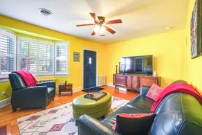 Colorful Roanoke Vacation Rental w Hot Tub - Interiør