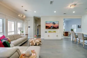 Cedar Hill Estate w/ Pool! Luxe Home & Apartment - Innvendig