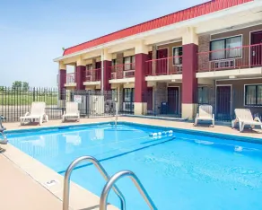 Econo Lodge Kearney - Liberty - Piscine