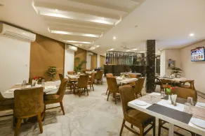 Hotel Almati Inn - Restaurant