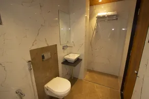 Monarch Montvert Rabale - Bathroom