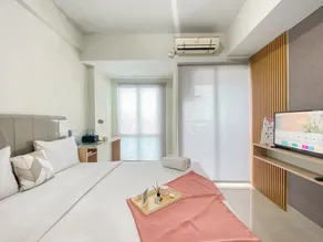 Good Place Studio at Grand Dhika City Apartment By Travelio - Værelse
