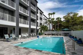 Courtyard by Marriott - Naples - Piscine