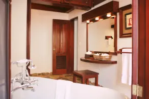 Hidden Valley Wilderness Lodge - Bathroom