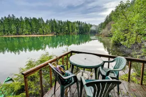 Steps to Shore: Seaside Olympia Retreat w/ Hot Tub - Innenbereich
