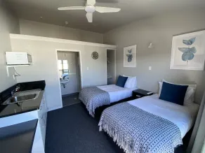 LKNZ Lodge & Cafe - Chambre