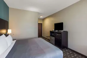 Quality Inn Galesburg near US Highway 34 and I-74 - Room