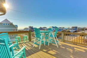 Chic Surf City Retreat w/ Pool < 1 Block to Beach! - Interiør