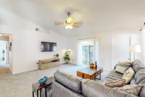 Centrally Located Home w/ a Fire Pit, Large Yard - Interiør