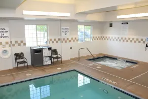 Holiday Inn Express & Suites Cheney by IHG - Piscina