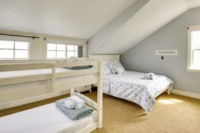 Coastal Lincoln City Home w/ Spacious Deck! - Intérieur