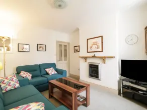 1 Rubby Banks Road - Living room