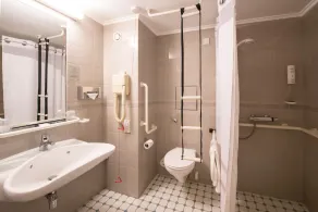 Holiday Inn Northampton by IHG - Bathroom