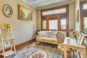 Creekfront Yellville Manor w/ Parlors & Fire Pit! - Interiör