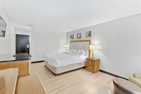 Days Inn by Wyndham Erie - Room