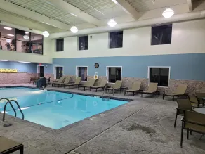 Holiday Inn Express & Suites Buffalo Airport by IHG - Piscine