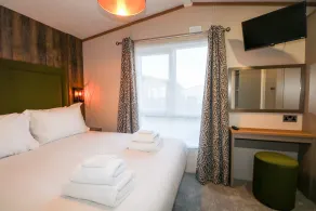 Chichester Lakeside Self-Catering Holiday Home - Room