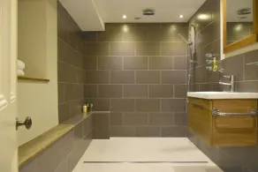 Lorne House Bed & Breakfast - Bathroom