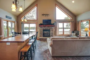 Lakefront Wisconsin Getaway w/ Kayak + Boat Dock! - Interiør