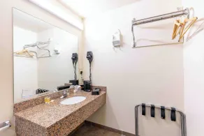 Days Inn by Wyndham Oklahoma City/Moore - Room