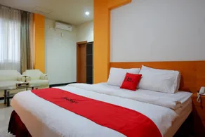 RedDoorz Plus @ Cameloan Hotel Palu - Room