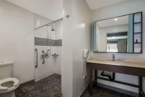 Sunset West Hotel, SureStay Collection By Best Western - Salle de bain
