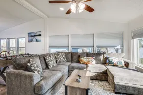 Waterfront Trinity Vacation Rental w/ Hot Tub! - Interiør