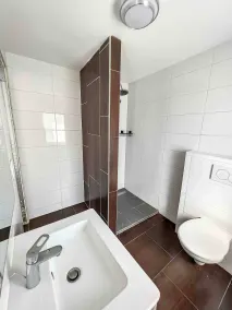 House With Free Parking 15min From The Airport - Bathroom
