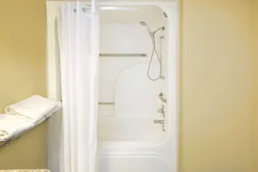Days Inn by Wyndham Gulfport - Salle de bain