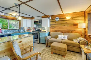 Hood Canal Views: Remote Cabin in Quilcene! - Interni