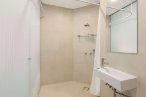 Oaks Melbourne on Collins Suites - Bathroom