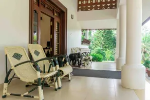Crystal Homestay by StayVista - 4BR - Sitzecke in der Lobby
