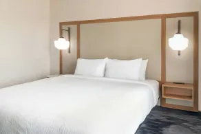 Fairfield by Marriott Inn & Suites Kansas City at The Legends - Chambre