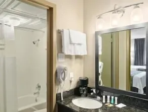 Super 8 by Wyndham Monteagle TN - Badezimmer