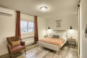 Rustic Elegant Stays in Niagara Benchlands - Room
