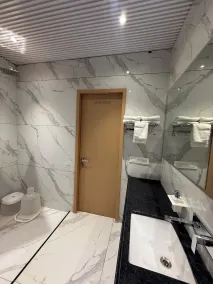 Hotel Tejasvi Inn - Bathroom