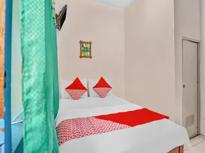 OYO Life 90523 Homestay Jenggolo - Room