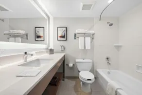 Gateway Hotel Santa Monica - Badezimmer