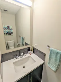 Monki Di Executive Suites - GLAS - Luxury Inner City Home 3 min to Downtown w Private Rooftop Patio Fireplace - Badrum