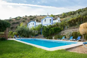 Casa de campo, gran piscina, buenas vistas a Iznajar y a la montaña, jacuzzi opc - Piscina