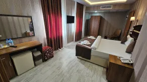 POINTBREAK OTEL - Camera