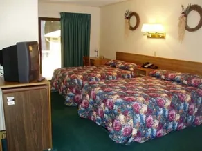 Tall Pines Motel - Room