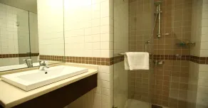 The Parisian Hotel - Bathroom