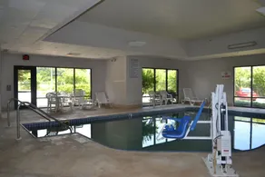 Super 8 by Wyndham Germantown/Milwaukee - Piscine