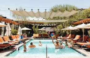 RISE Uptown - Pool