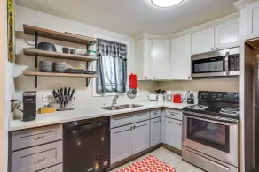3 Mi to Dtwn Tacoma: Pet-friendly Home - Interior